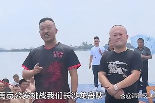 这谁顶得住！游泳队脱裤子干扰罚球 客队球员心态波动了